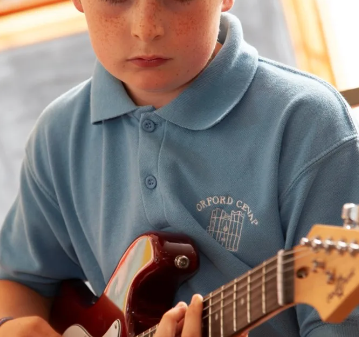 guitar-lessons-for-beginners-all-star-rock-school-performance-led
